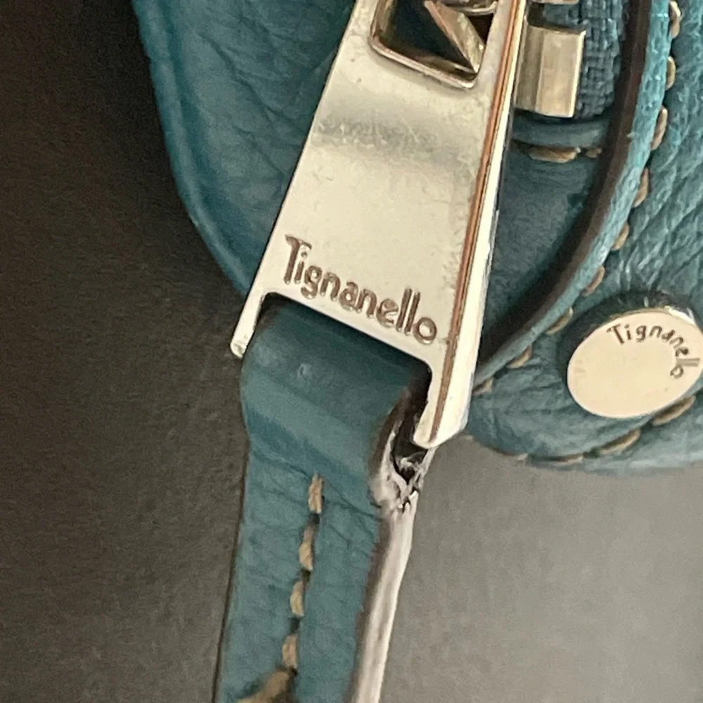 Tignanello women’s leather Teal Crossbody purse bag - Picture 3 of 7